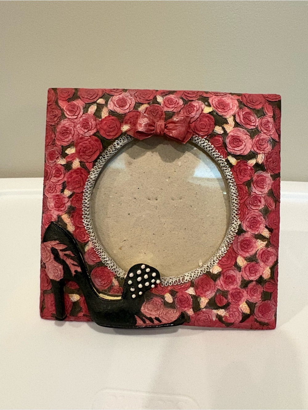 Decorative Pink Rose Photo Frame with Black Heel Accent